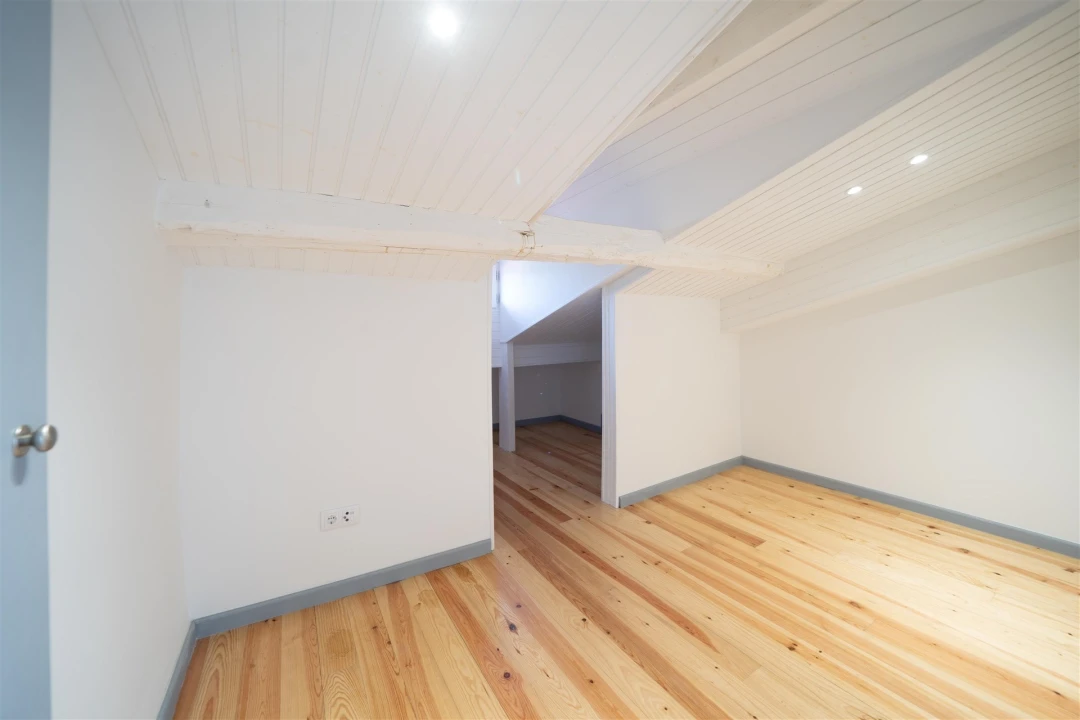 Apartamento T2 para Arrendamento em Oliveira, São Paio e São Sebastião Foto 23
