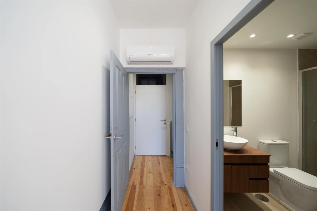 Apartamento T2 para Arrendamento em Oliveira, São Paio e São Sebastião Foto 9