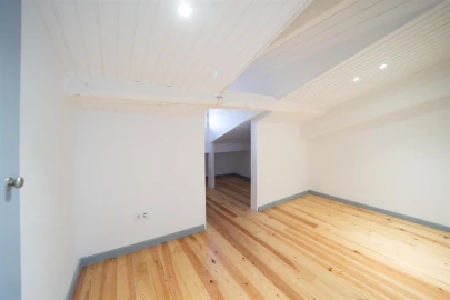 Apartamento T2 para Arrendamento em Oliveira, São Paio e São Sebastião
