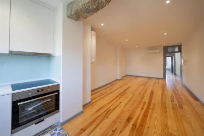 Apartamento T2 para Arrendamento em Oliveira, São Paio e São Sebastião