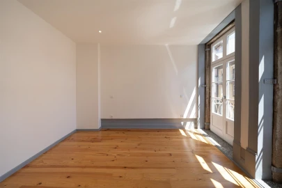 Apartamento T2 para Arrendamento em Oliveira, São Paio e São Sebastião