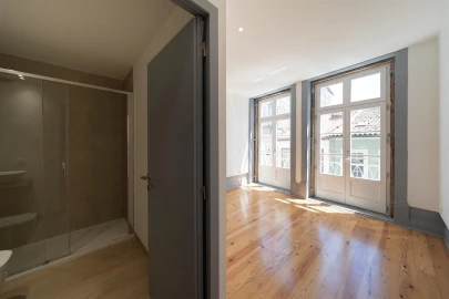 Apartamento T2 para Arrendamento em Oliveira, São Paio e São Sebastião