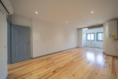 Apartamento T2 para Arrendamento em Oliveira, São Paio e São Sebastião