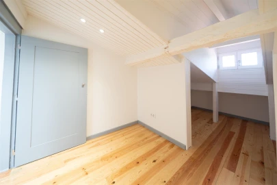 Apartamento T2 para Arrendamento em Oliveira, São Paio e São Sebastião