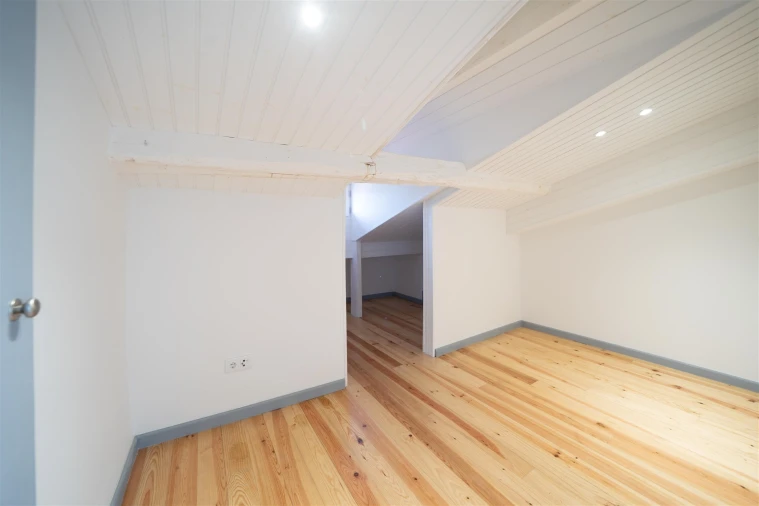 Apartamento T2 para Arrendamento em Oliveira, São Paio e São Sebastião Foto 23