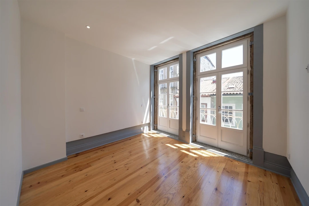 Apartamento T2 para Arrendamento em Oliveira, São Paio e São Sebastião Foto 4