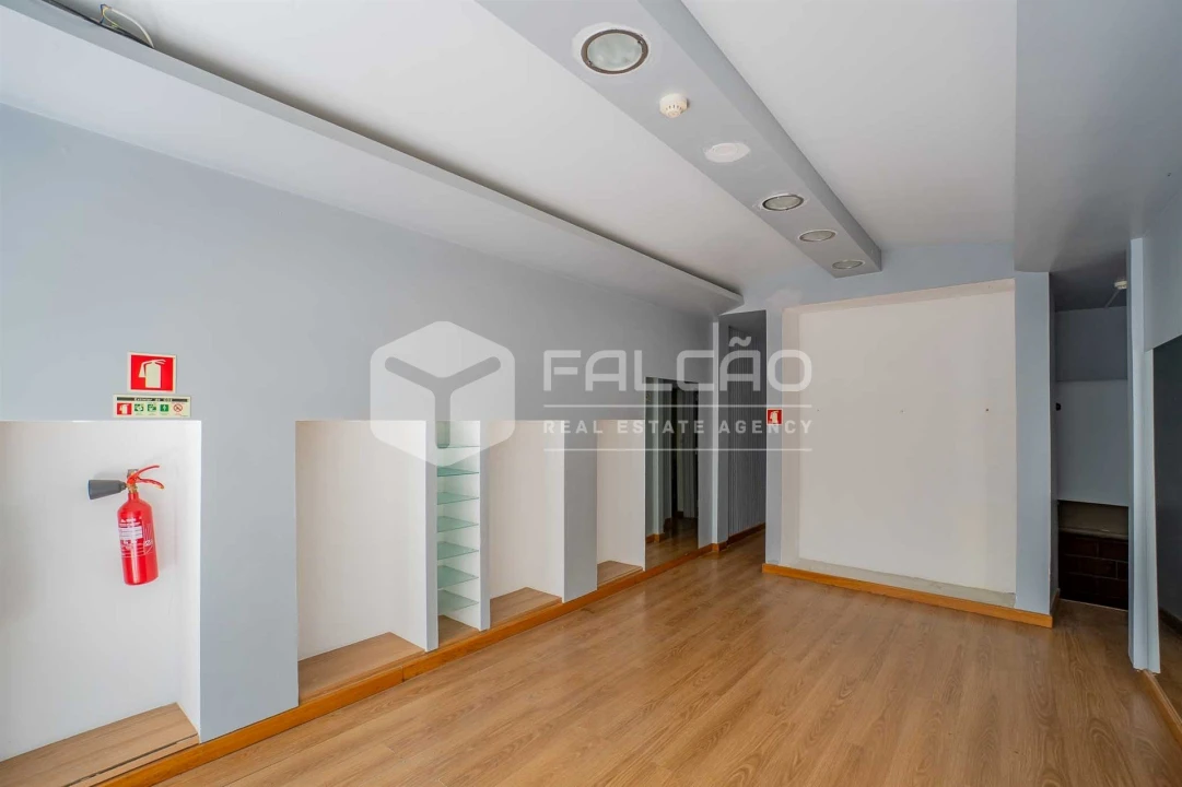 Loja para Arrendamento em Marvila, Ribeira Santarém, São Salvador, São Nicolau Foto 4