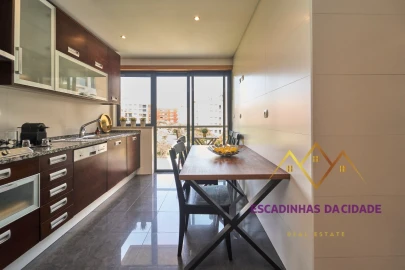 Apartamento T3 para Arrendamento em Parque das Nações