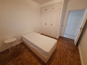 Apartamento T2 para Arrendamento em Mafamude e Vilar do Paraíso