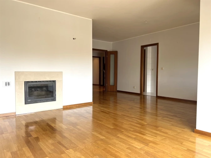 Apartamento T4 para Arrendamento em São Mamede de Infesta e Senhora da Hora Foto 4