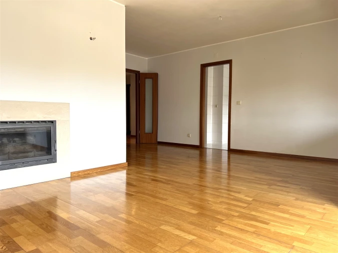Apartamento T4 para Arrendamento em São Mamede de Infesta e Senhora da Hora Foto 3