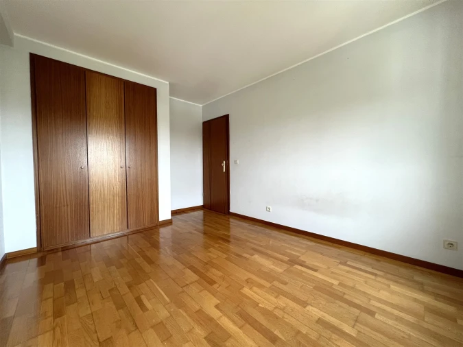 Apartamento T4 para Arrendamento em São Mamede de Infesta e Senhora da Hora Foto 24