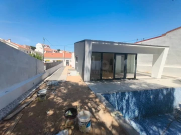 Moradia T3 para Venda em Charneca de Caparica e Sobreda