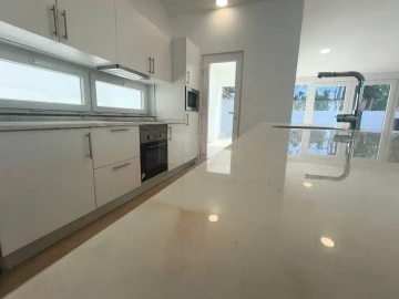 Moradia T3 para Venda em Charneca de Caparica e Sobreda