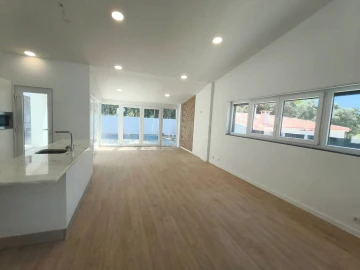 Moradia T3 para Venda em Charneca de Caparica e Sobreda
