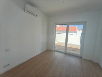 Moradia T3 para Venda em Charneca de Caparica e Sobreda