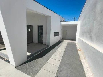 Moradia T3 para Venda em Charneca de Caparica e Sobreda