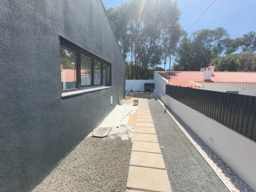 Moradia T3 para Venda em Charneca de Caparica e Sobreda
