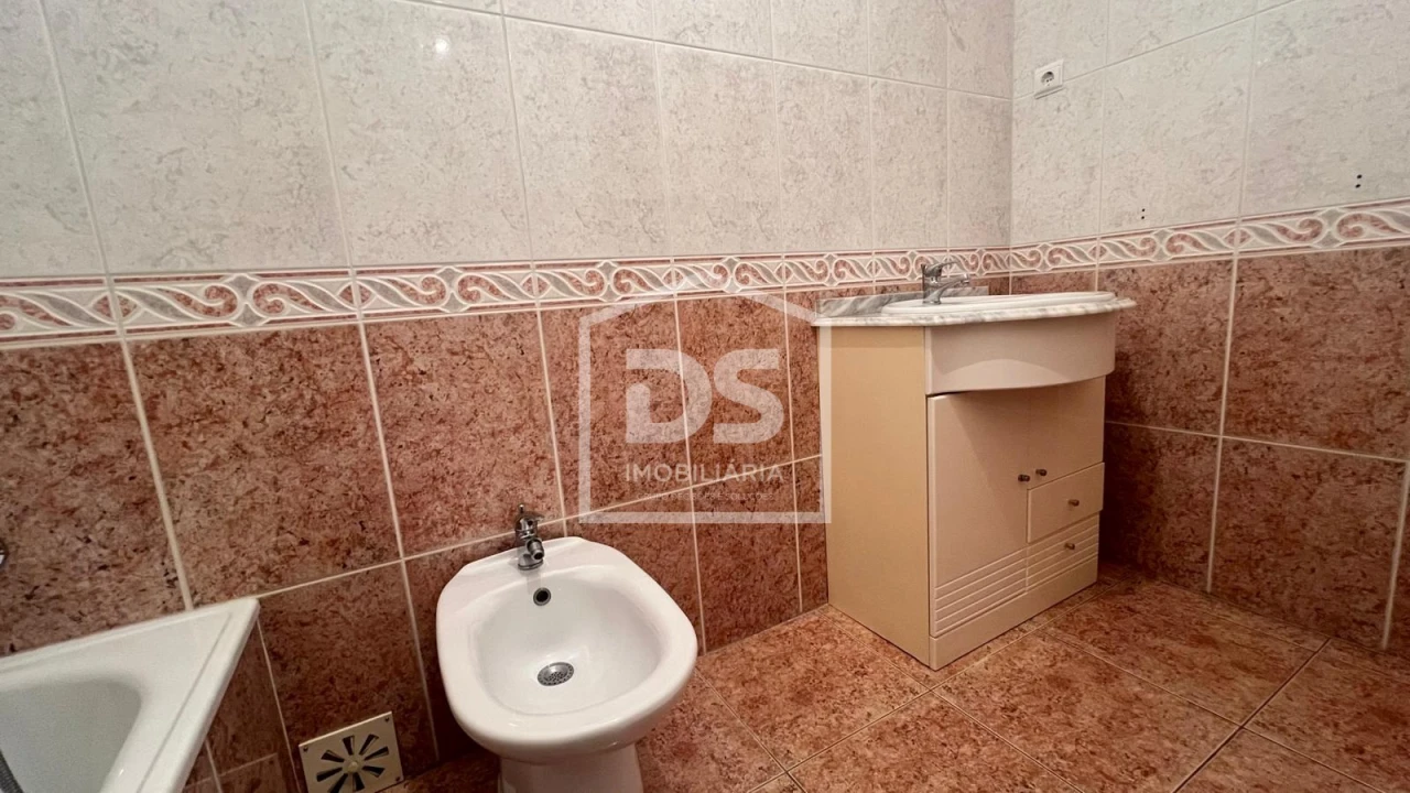 Apartamento T6 para Venda em Viseu Foto 16