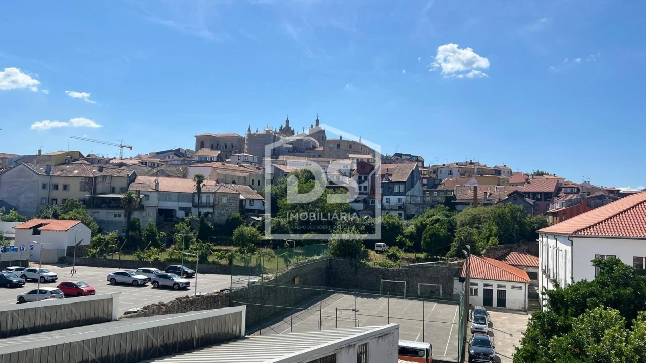 Apartamento T6 para Venda em Viseu Foto 12