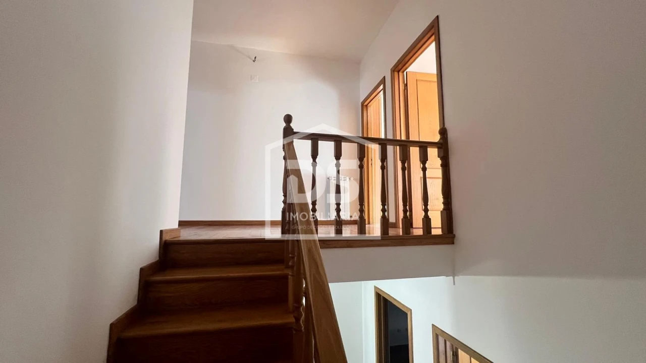 Apartamento T6 para Venda em Viseu Foto 24