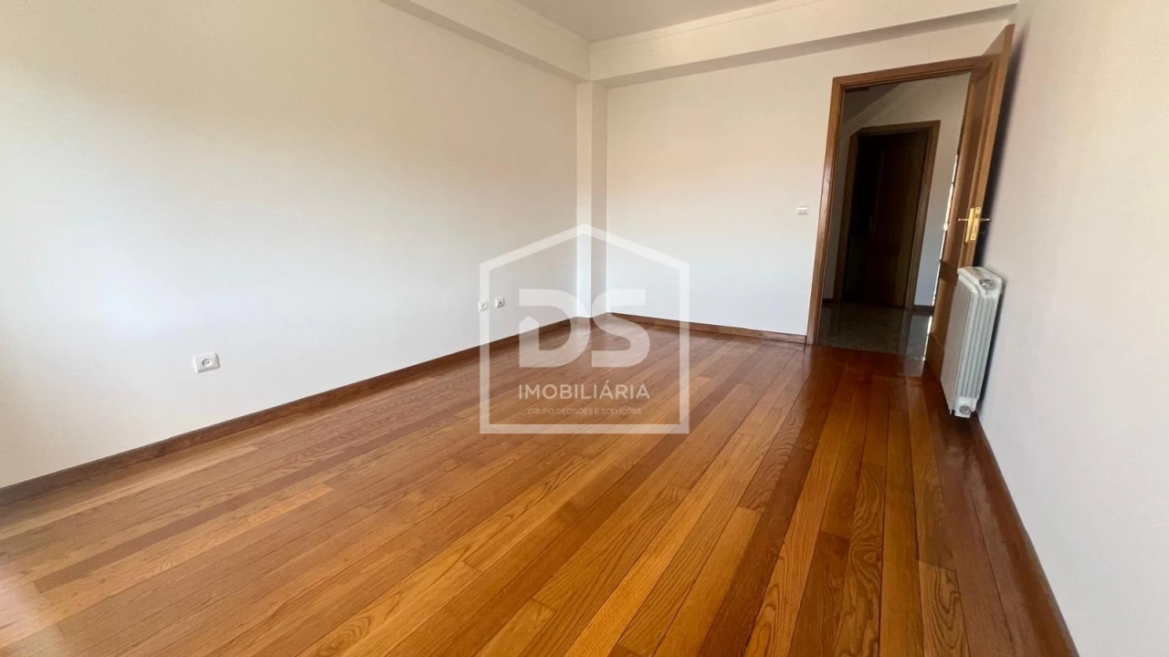 Apartamento T6 para Venda em Viseu Foto 18