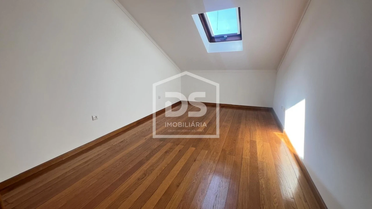 Apartamento T6 para Venda em Viseu Foto 26