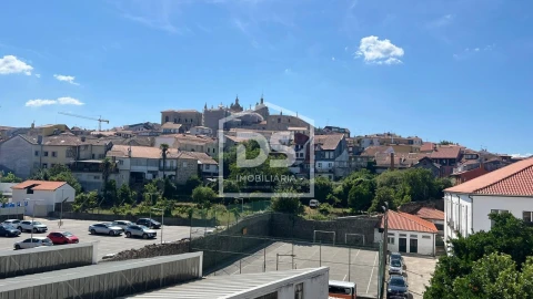 Apartamento T6 para Venda em Viseu