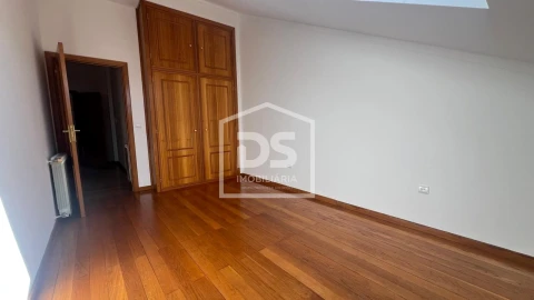 Apartamento T6 para Venda em Viseu