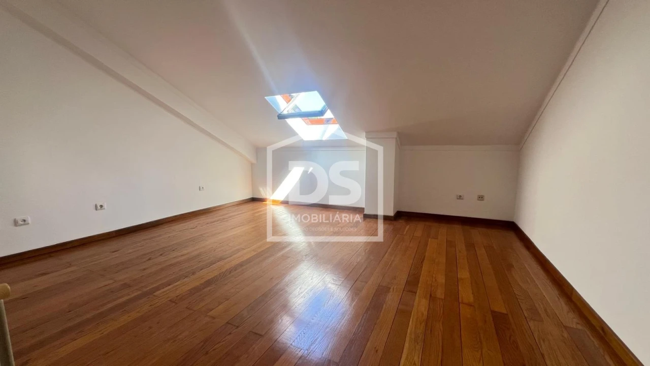 Apartamento T6 para Venda em Viseu Foto 32