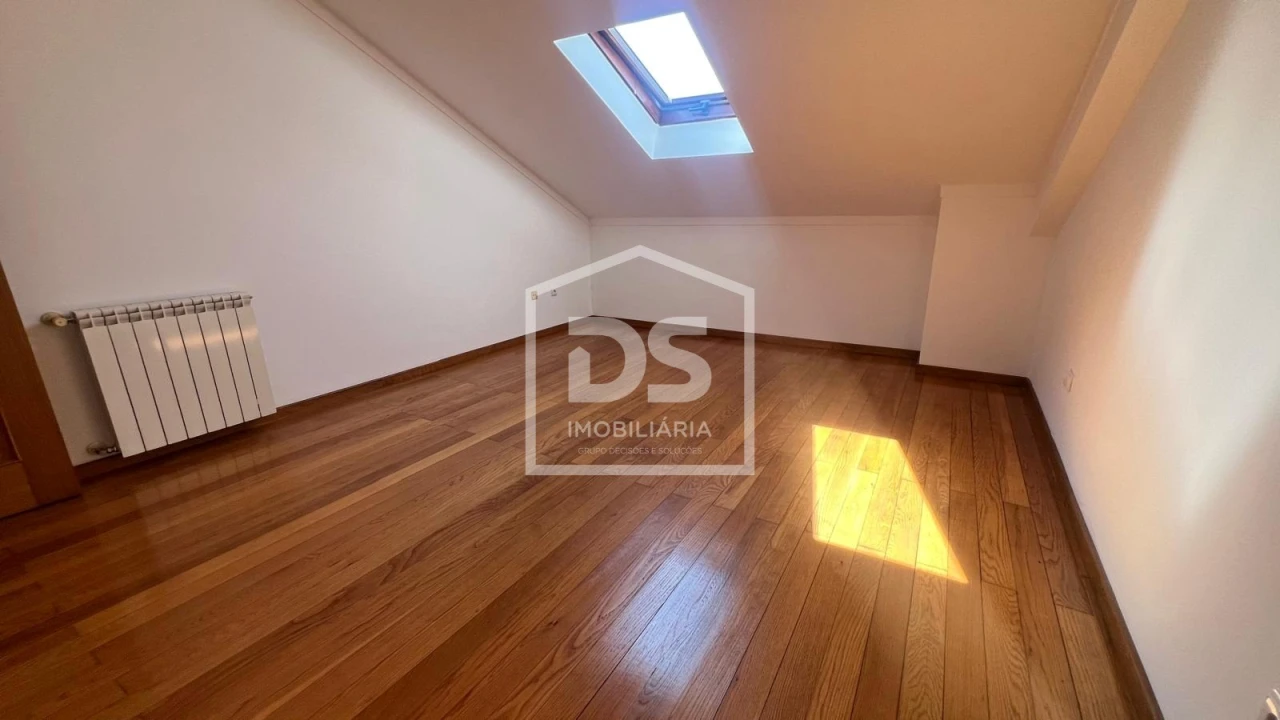 Apartamento T6 para Venda em Viseu Foto 30