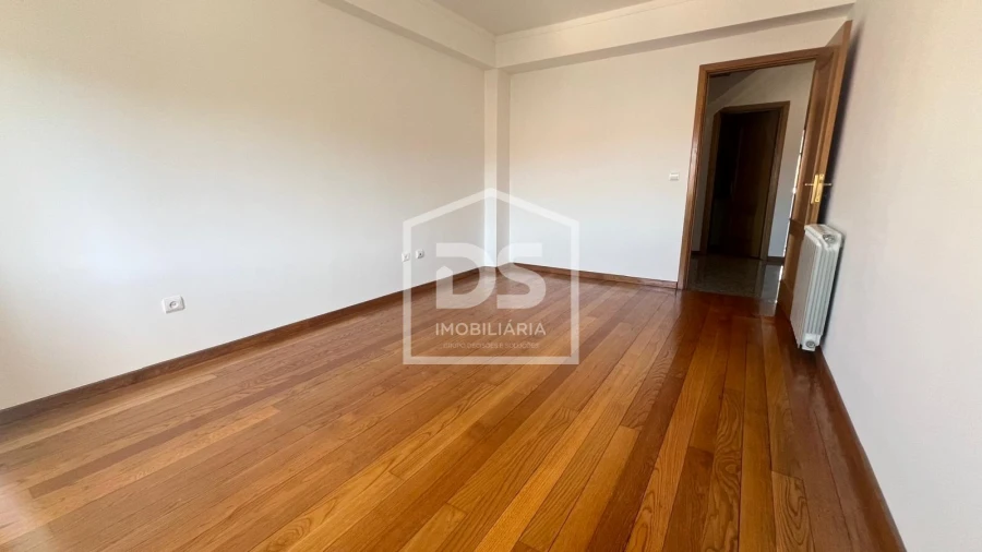 Apartamento T6 para Venda em Viseu Foto 18