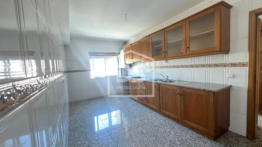 Apartamento T6 para Venda em Viseu Foto 8