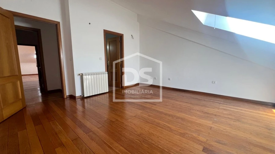 Apartamento T6 para Venda em Viseu Foto 36