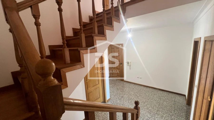 Apartamento T6 para Venda em Viseu Foto 23