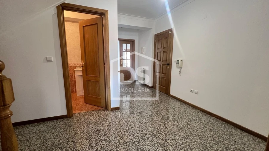 Apartamento T6 para Venda em Viseu Foto 19