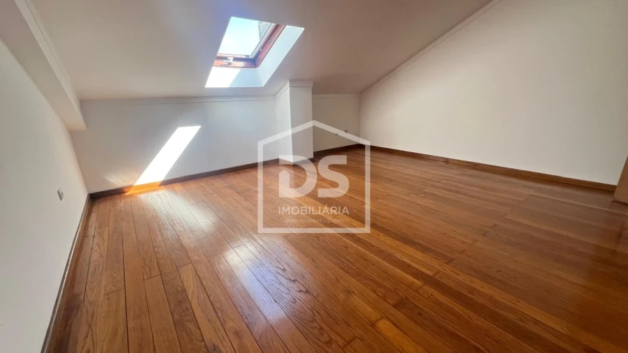 Apartamento T6 para Venda em Viseu Foto 35