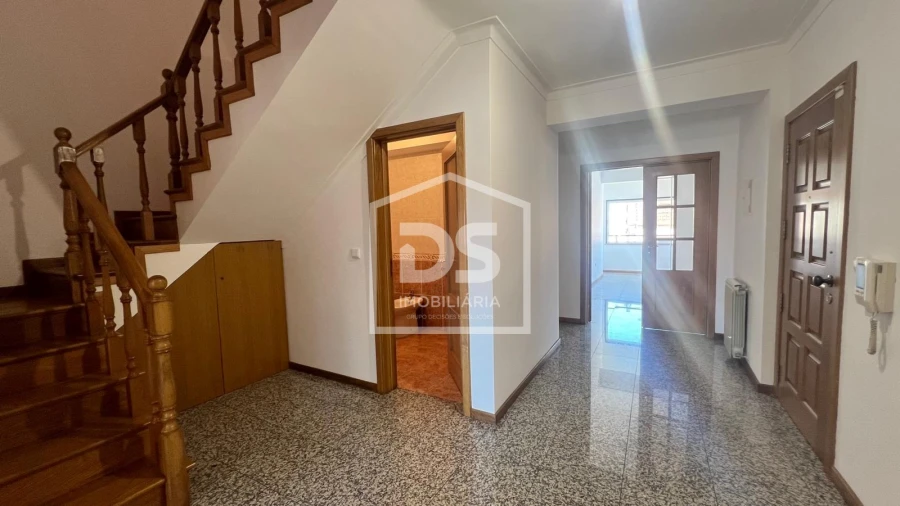 Apartamento T6 para Venda em Viseu Foto 20