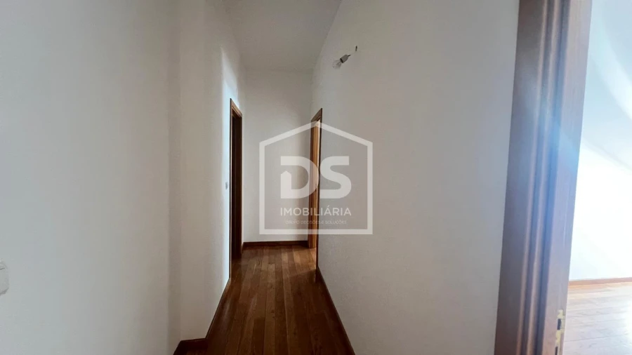 Apartamento T6 para Venda em Viseu Foto 39
