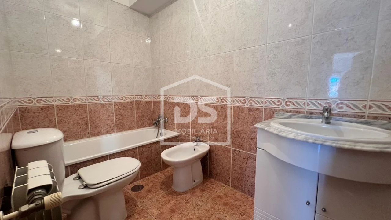 Apartamento T6 para Venda em Viseu Foto 14