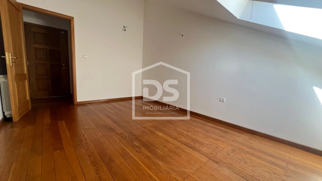 Apartamento T6 para Venda em Viseu Foto 38