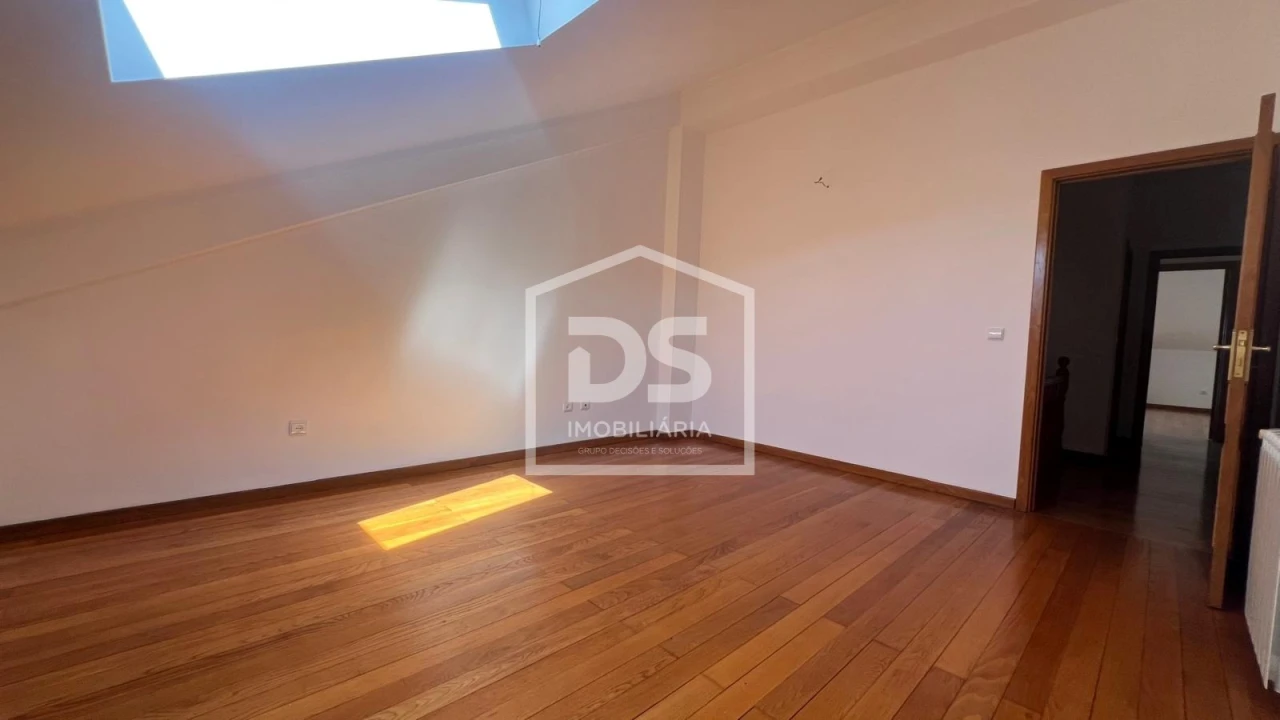 Apartamento T6 para Venda em Viseu Foto 29