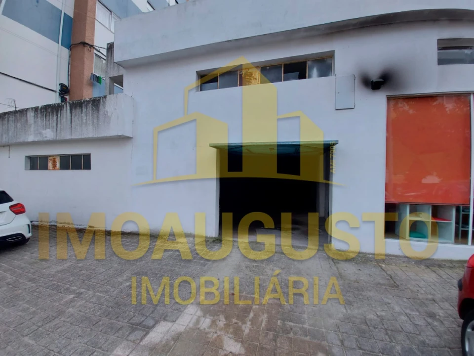Garagem para Arrendamento em Guarda Foto 1