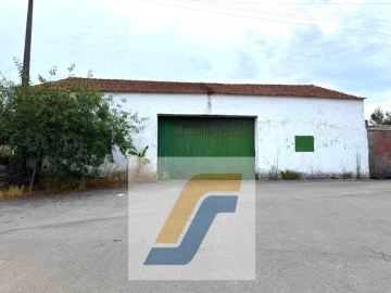 Armazém para Venda em Alvorninha