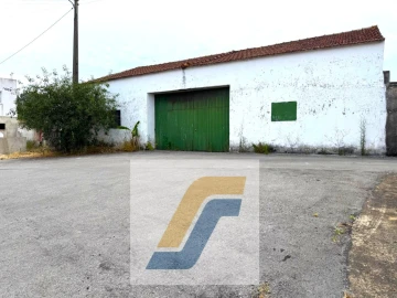 Armazém para Venda em Alvorninha