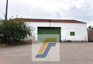 Armazém para Venda em Alvorninha
