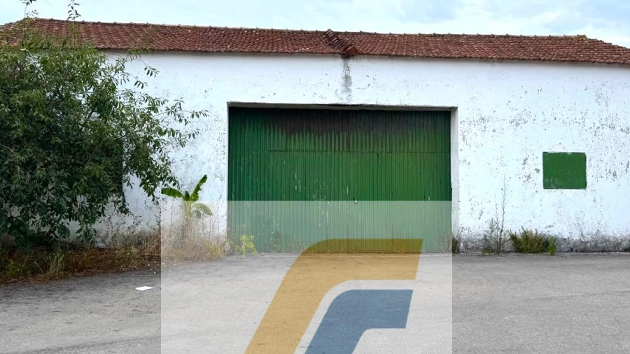 Armazém para Venda em Alvorninha