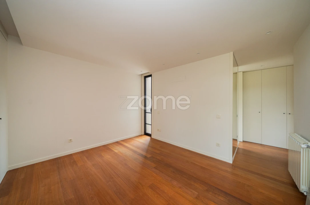 Moradia T4 para Venda em Arcozelo Foto 17