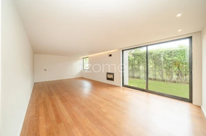 Moradia T4 para Venda em Arcozelo