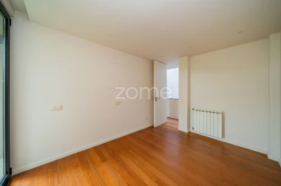 Moradia T4 para Venda em Arcozelo